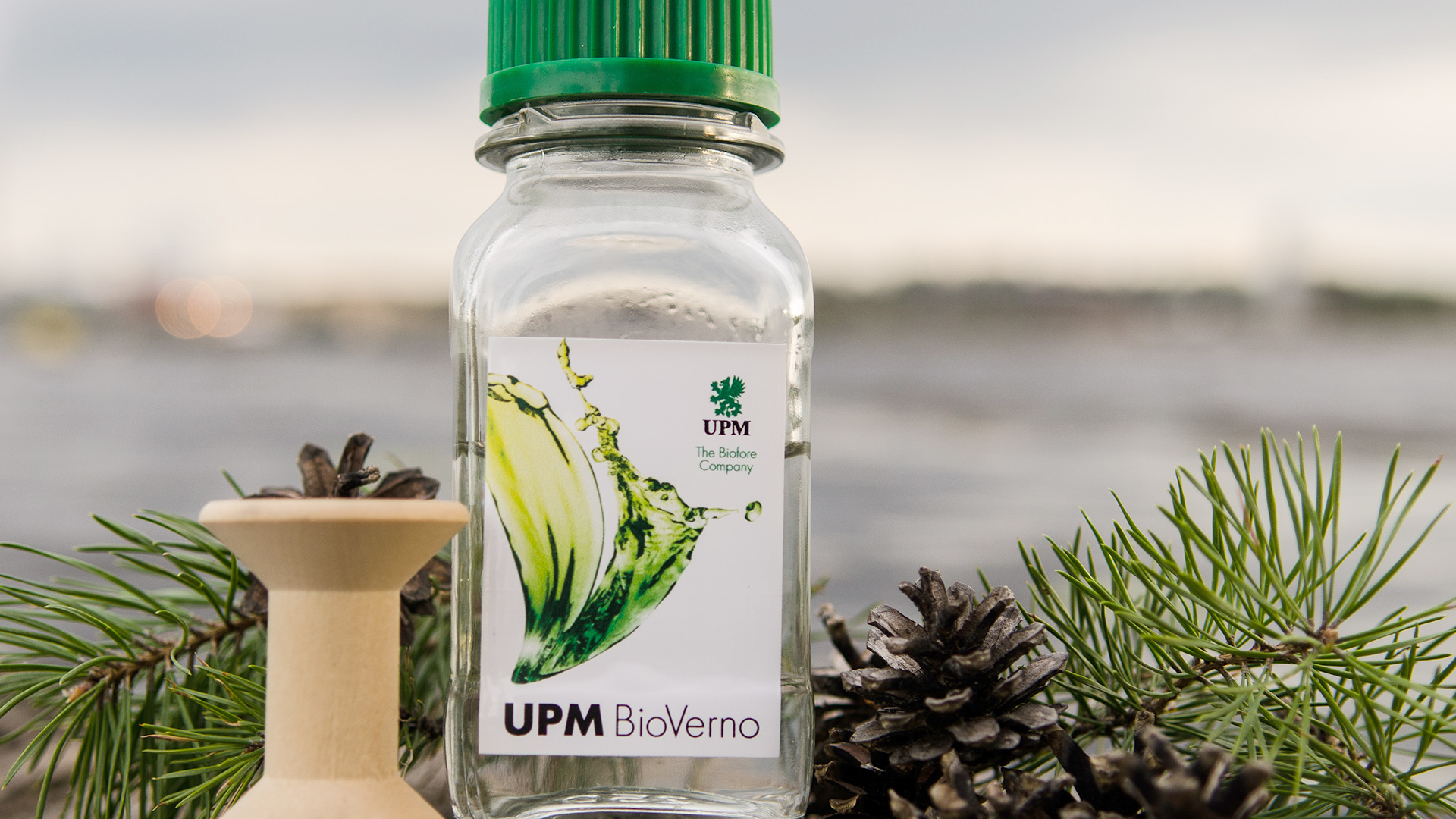 upm-bioverno-bottle-and-spool.jpg